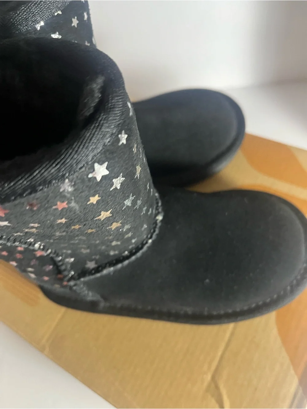 Koolaburra by UGG boots size 8 good condition